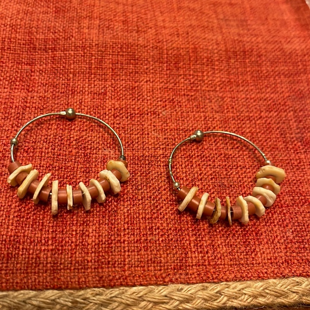 Unique hoop earrings beige and brown! So CUTE!